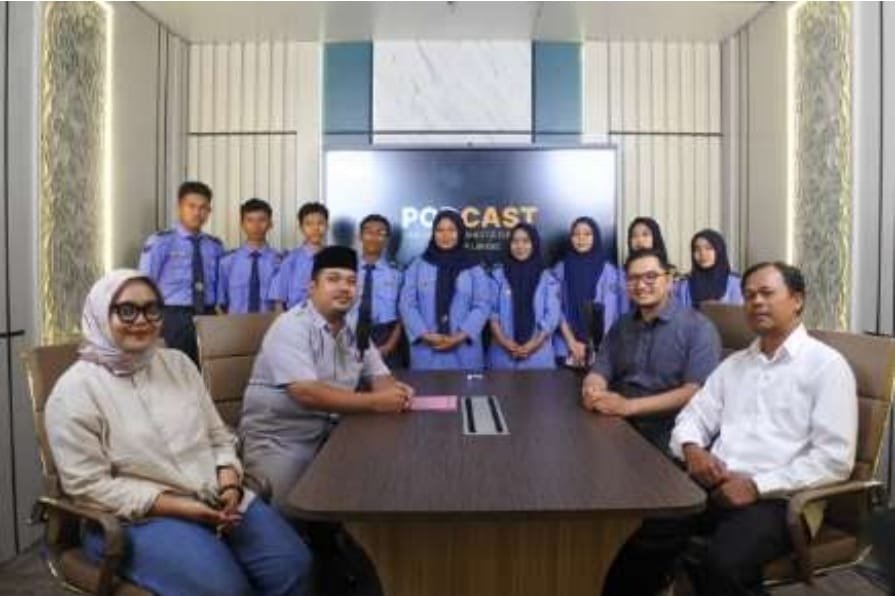 Siswa SMK Al Hidayah Cirebon mengikuti pemaparan materi workshop podcast for Future yang diselenggarankan Jurusan KPI UIN Siber Syehk Nurjati Cirebon Siswa SMK Al Hidayah Cirebon mengikuti pemaparan materi workshop podcast for Future yang diselenggarankan Jurusan KPI UIN Siber Syehk Nurjati Cirebon