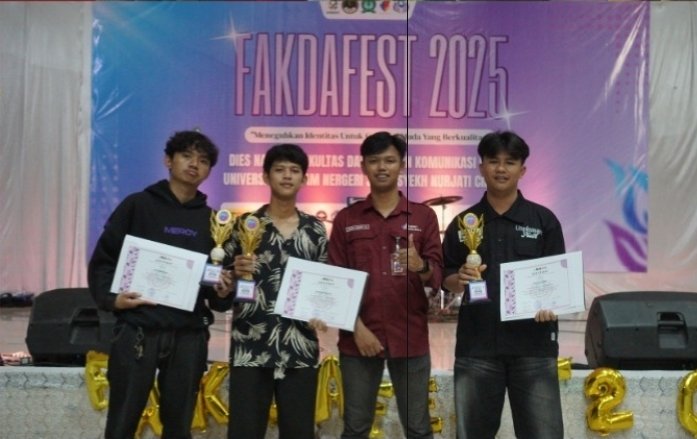 Pemberian penghargaan kepada pemenang lomba
